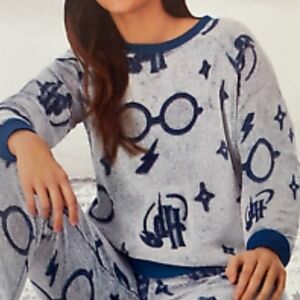 Wizarding World Blue/blue Pajama Top/Sweatshirt with Harry Potter Motif. Large